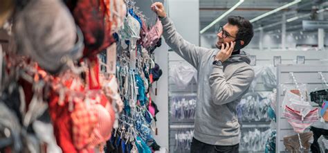 Guide To Go Lingerie Shopping For Your Girl On Valentine S Day Without