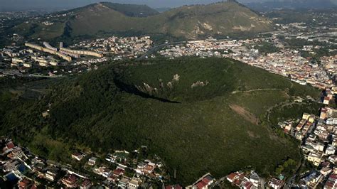 Campi Flegrei perché sono considerati il supervulcano più pericoloso d