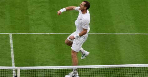 Murray R Ussi Ses D Buts Wimbledon Et Rejoint Isner Au Deuxi Me Tour