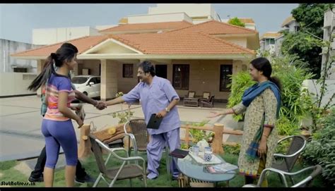 Shruthi Hassan Hot Upskirt Cleavage And Ass Crack Caught In Poojai Movie