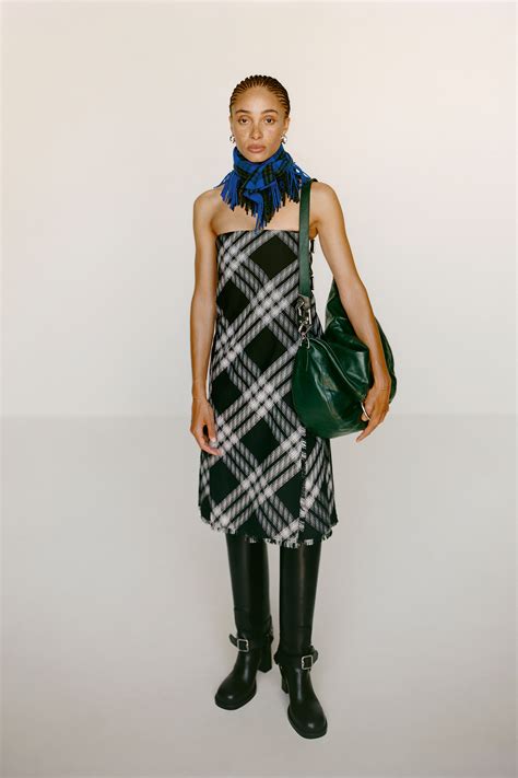 Burberry Resort 2024 [PHOTOS]