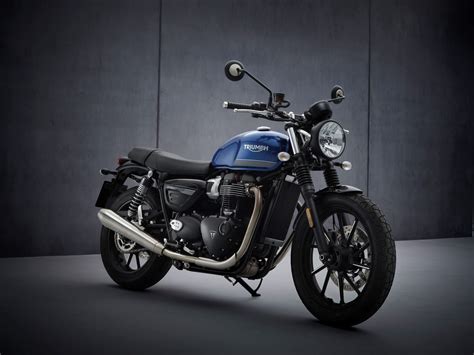 Triumph Street Twin Vs Thruxton Should Your Retro