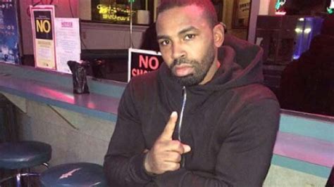 Ex boxeador gay lo golpeó porque se burlaba de él