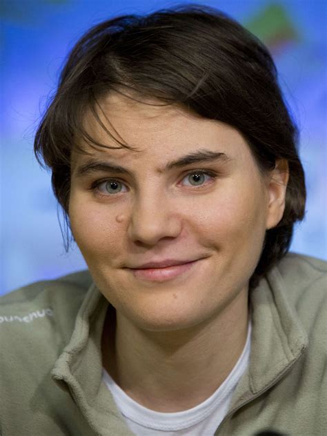 Pussy Riot l une porte plainte les deux autres envoyées au