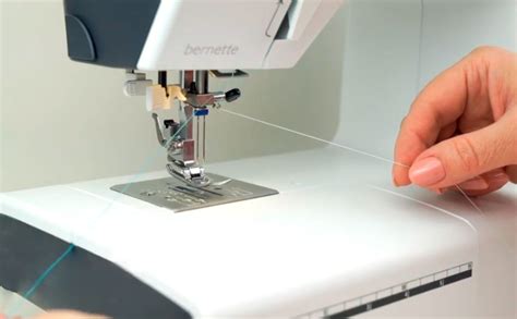 Зачем нужна двойная игла для швейной машинки | Sewing machine, Sewing