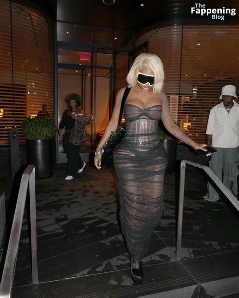 Summer Walker Flashes Her Nude Boobs At Laquan Smiths Fashion Show Photos The Fappening