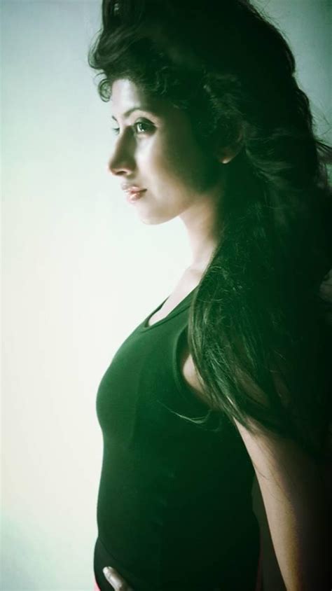 Actress Vindhya Tiwari Hot Pics Veethi