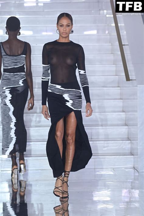 Joan Smalls Flashes Her Nude Tits At The Missoni Fashion Show In Milan Photos TheFappening