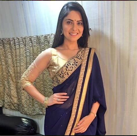 Top Sonali Kulkarni Hot Instagram Selfie JustMarathi