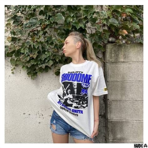 Amazon co jp ハードコアチョコレート HARDCORE CHOCOLATE 大仁田厚 ノーロープ有刺鉄線電流爆破デスマッチ 汐留バニラホワイト SS TEE T