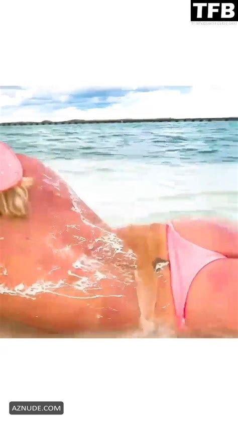 Britney Spears Sexy Poses Nude Covering Her Tits With Her Hands In A Social Media Photoshoot