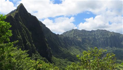 Nuuanu Pali Lookout: Discover Hawaii History and Scenic Hawaii Sightseeing.