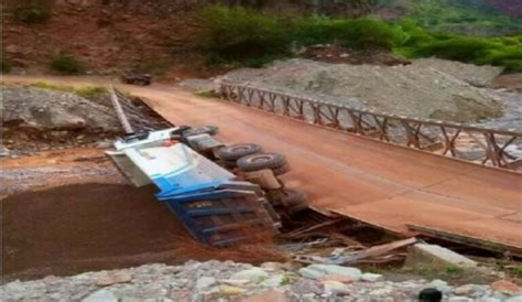 Colapso De Puente En Ayacucho Comunidades Aisladas Buscan Soluciones