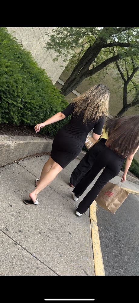 Really Sexy Legs And Ass On Her Escalator Upshots Her Ass Was Amazing Forum