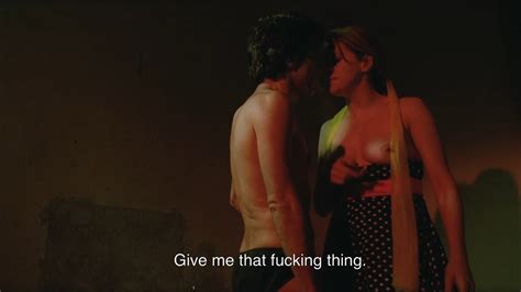 Naked Bárbara Paz in O Papel das Dobras