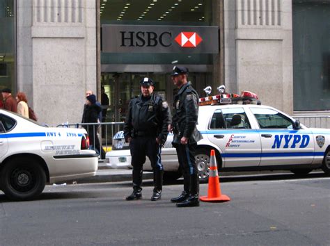 File:NYPD cops in Manhattan.jpg - Wikimedia Commons
