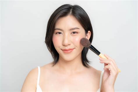 Jangan Sampai Salah Cara Pakai Blush!