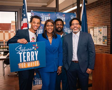 Host a Yard Sign — Stephanie Terry Evansville Mayor