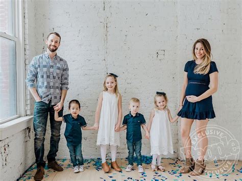 Pregnant YouTuber Myka Stauffer Reveals Sex of Baby on the Way with the