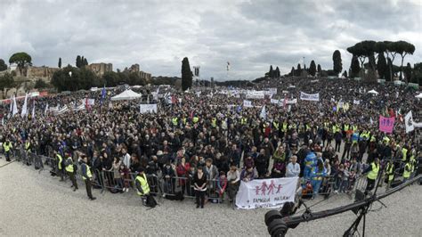 Italian Anti Gay Marriage Protest Draws Tens Of Thousands