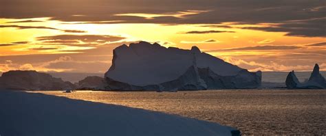 Midnight sun - Greenland Travel EN