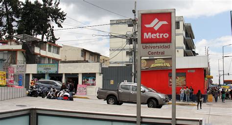 Metro De Quito La Estaci N Que Universitarios Est N Convirtiendo En Un Bar