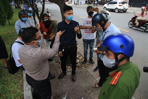 Người dân phản ứng gay gắt khi bị phạt 2 triệu đồng vì không đeo khẩu trang