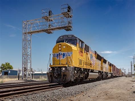 union pacific net income rises