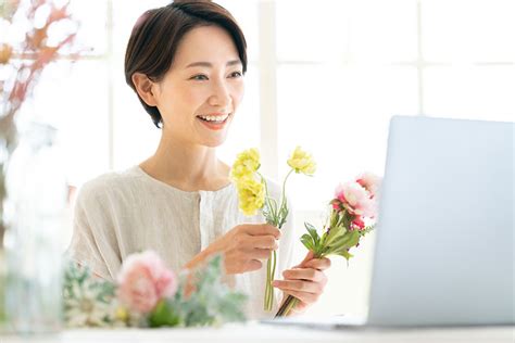 ウィズコロナの新しい形。オンラインで学べる生け花教室とは？ 【池坊公式】全国のいけばな教室検索サイト