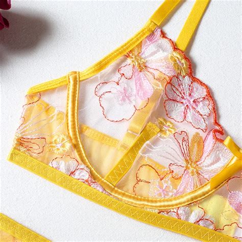 2023 Fun Lingerie Set With Flower Embroidery Steel Ring Bra
