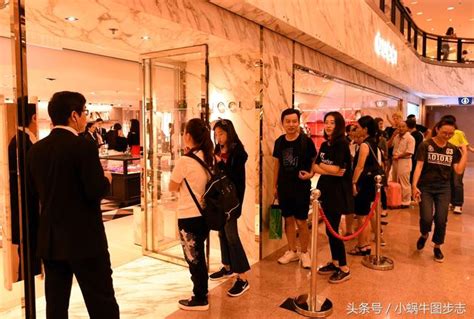 Gucci專門店大排長龍 國慶黃金周內地遊客赴香港「買買買」 每日頭條