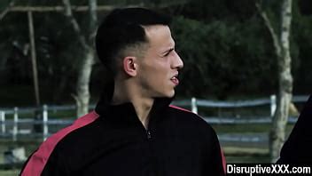 El Entrenador Estira El Culo De Un Deportista Heterosexual Con Un Consolador XVIDEOS