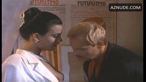 SIGNORE SCANDALOSE DI PROVINCIA NUDE SCENES AZNude