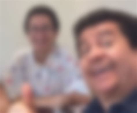 Filho de cantor famoso se lança como sertanejo gay estreia música do namorado e causa