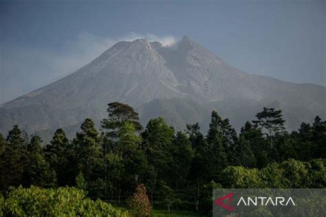 Guguran Lava Pijar Meluncur 10 Kali Dari Gunung Merapi Sejauh 1 6 Km