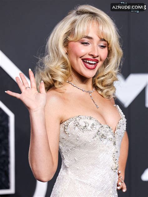 Sabrina Carpenter Sexy Shows Off Her Hot Cleavage And Legs At Mtv Video Music Awards In New York