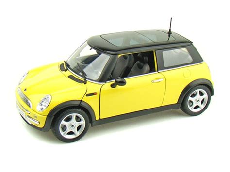 Масштабная модель Mini Cooper 2002 желтый лучшая цена!