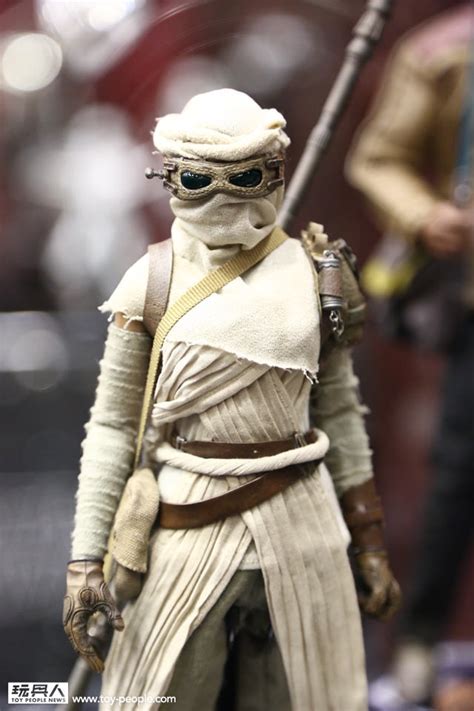 Hot Toys Mms Star Wars Episode Vii Rey Th Collectible Figure Page Collector