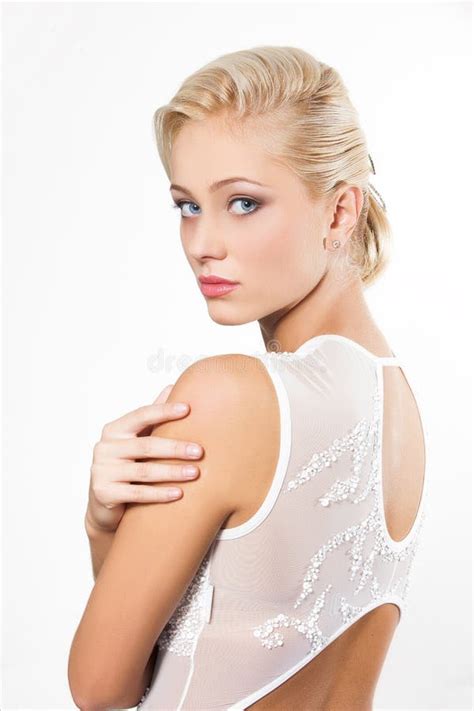 Belle Femme Blonde Avec La Coiffure Image Stock Image Du Visage Caucasien 36237741