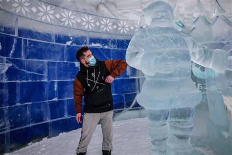 Elbow bumps only! - Discover Barents 2020