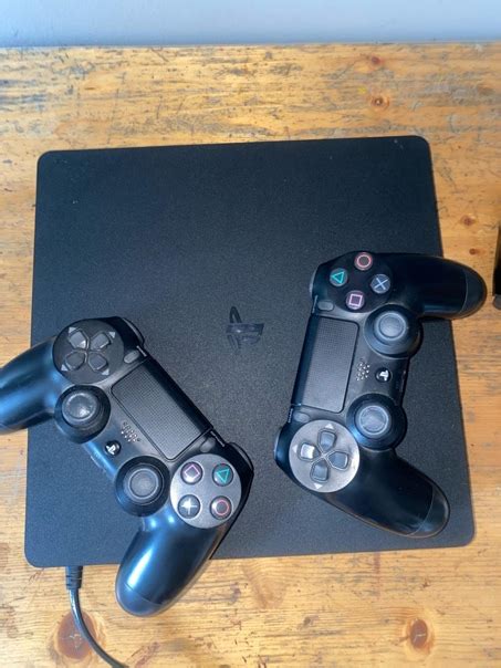 PS4 slim 500gb Покупал год назад, почти не играл. Не шумит, не пыльная ...