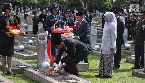 Photo Presiden Jokowi Pimpin Upacara Hari Pahlawan Di Tmp Kalibata