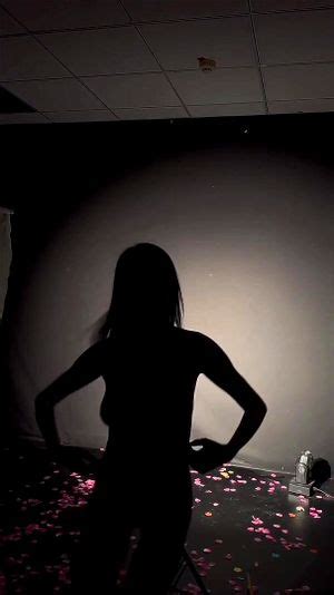 Mira 若隐若现才最美 Xvideos 中国人 舞蹈 脱衣舞 Porn SpankBang