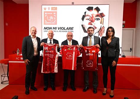 Il Monza Scende In Campo Con La Maglia Contro Il Revenge Porn