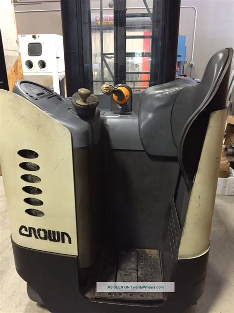 crown lift truck 9