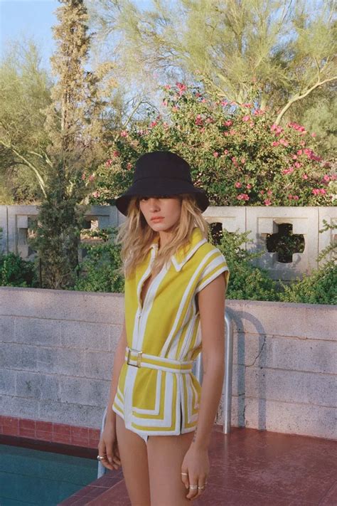 How To Style An Old Money Beach Outfit For A High Class Summer Vacation