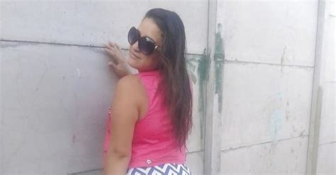 JOVEN LATINA LE ENCANTA POSAR EN MINI Bucetas Gostosinhas