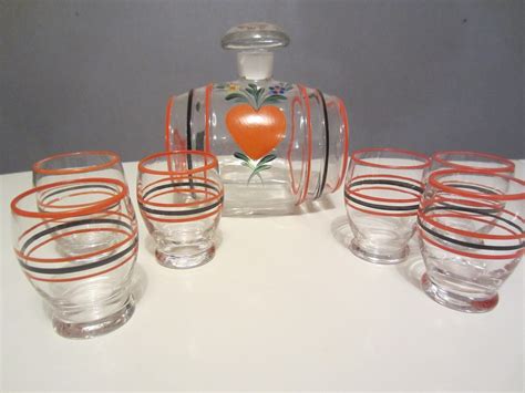 Trevligt set Tunna med sex glas Handmålat Köp på Tradera 671057286