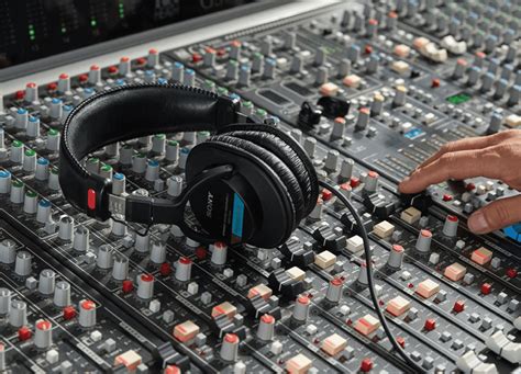 Sony MDR-7506 - Avid Sales Corporation