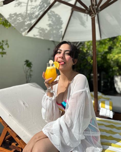 10 Hot Sexy Reem Ahmed Bikini Pics